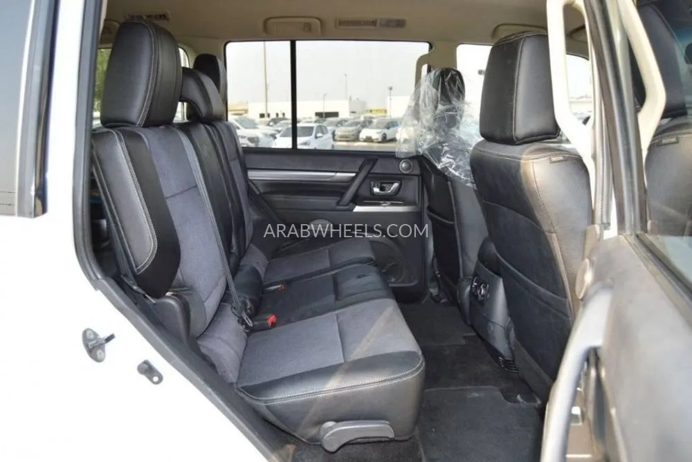 Mitsubishi Pajero 2020 for Sale in Dubai Image-16