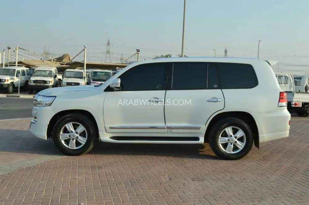 Toyota Land Cruiser 2015 for Sale in Dubai Image-5