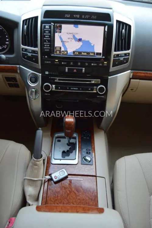 Toyota Land Cruiser 2015 for Sale in Dubai Image-10