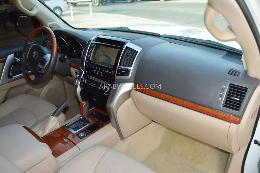 Toyota Land Cruiser 2015 for Sale in Dubai Image-11