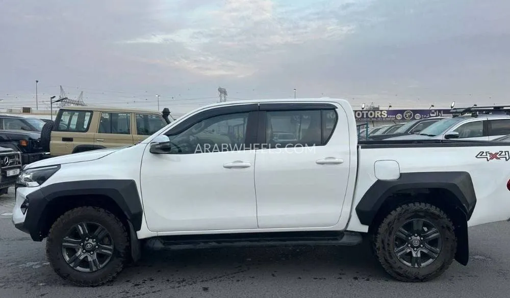 Toyota Hilux 2023 for Sale in Dubai Image-4