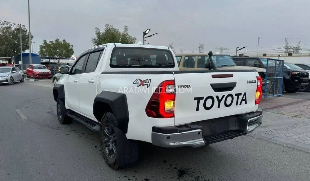 Toyota Hilux 2023 for Sale in Dubai Image-5