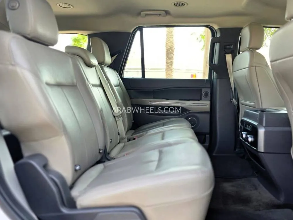 Ford Expedition 2018 for Sale in Dubai Image-4