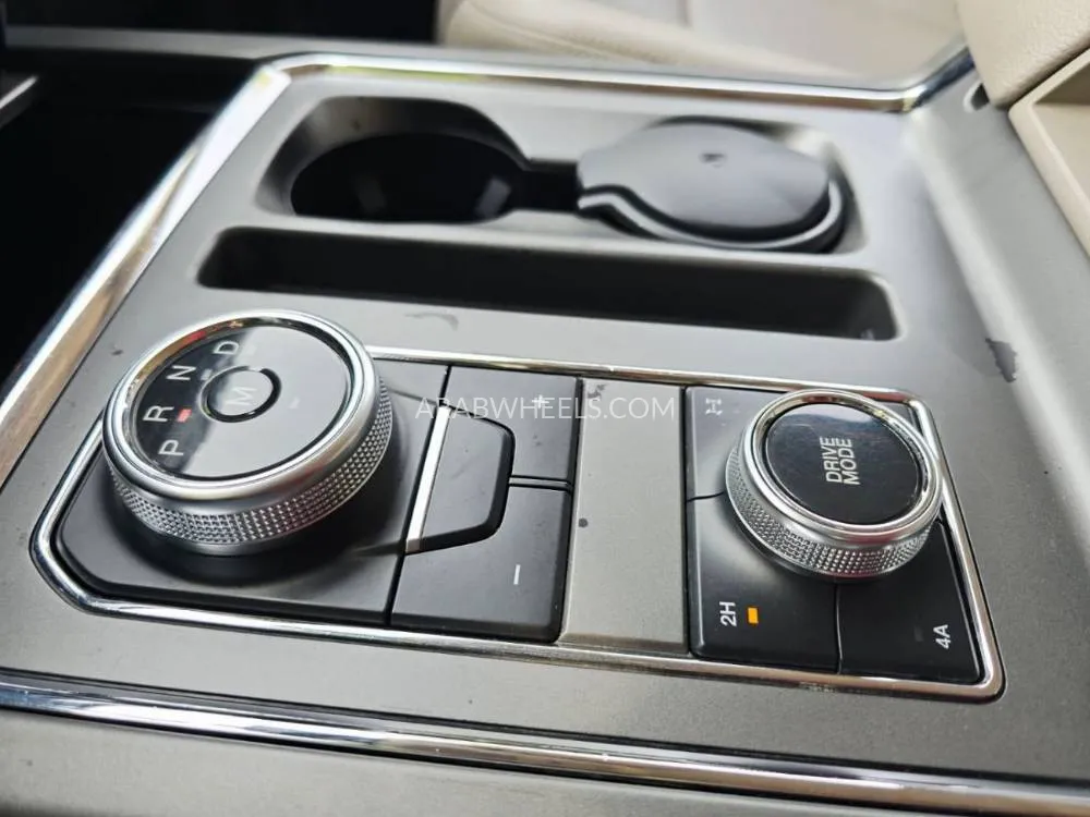 Ford Expedition 2018 for Sale in Dubai Image-8