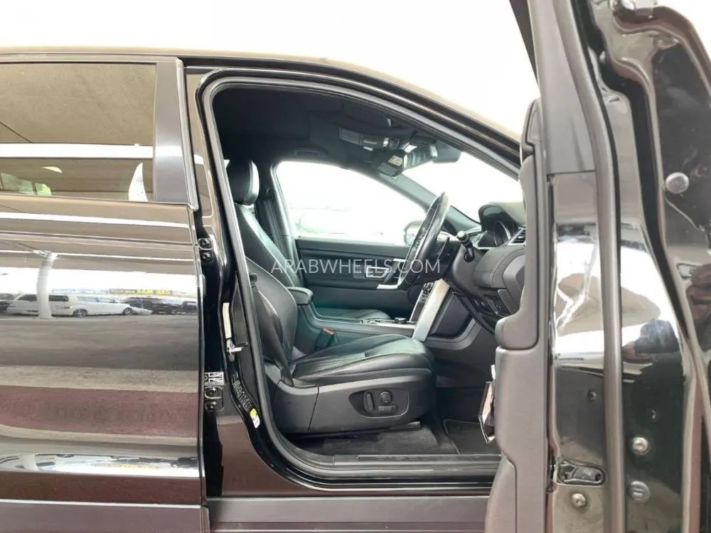 Land Rover Discovery 2016 for Sale in Dubai Image-10