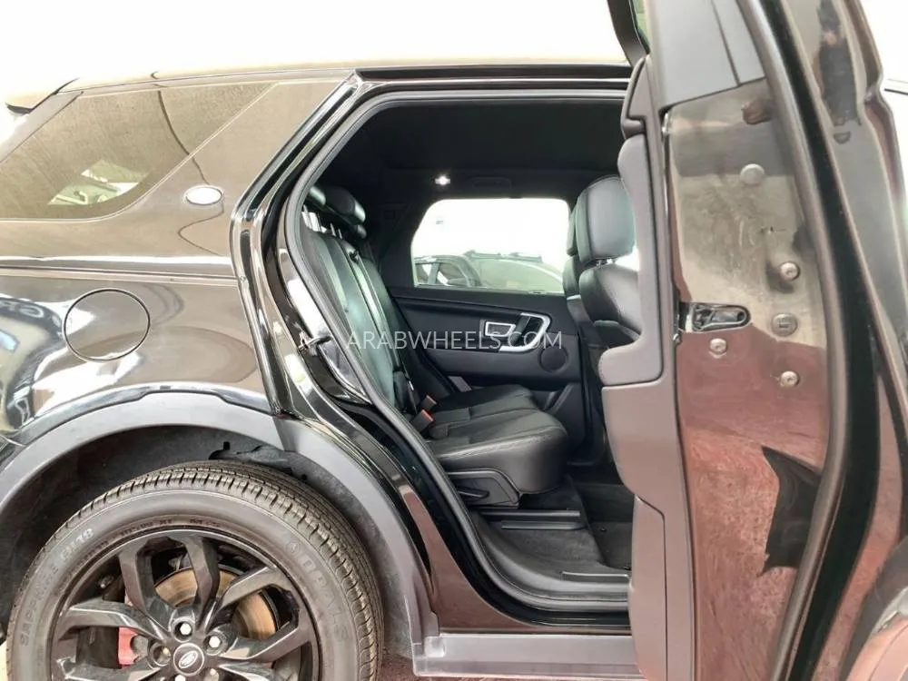 Land Rover Discovery 2016 for Sale in Dubai Image-12