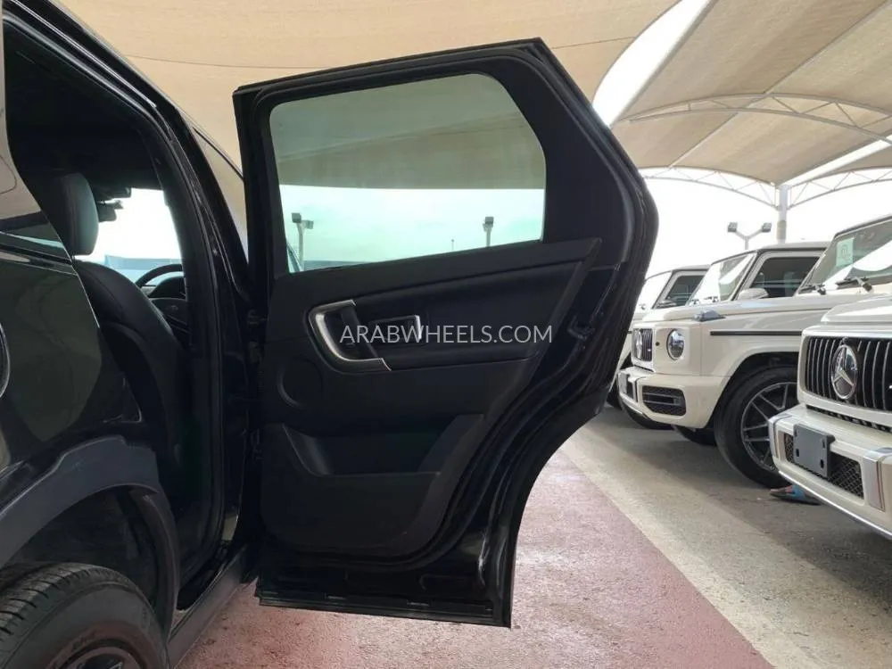 Land Rover Discovery 2016 for Sale in Dubai Image-17