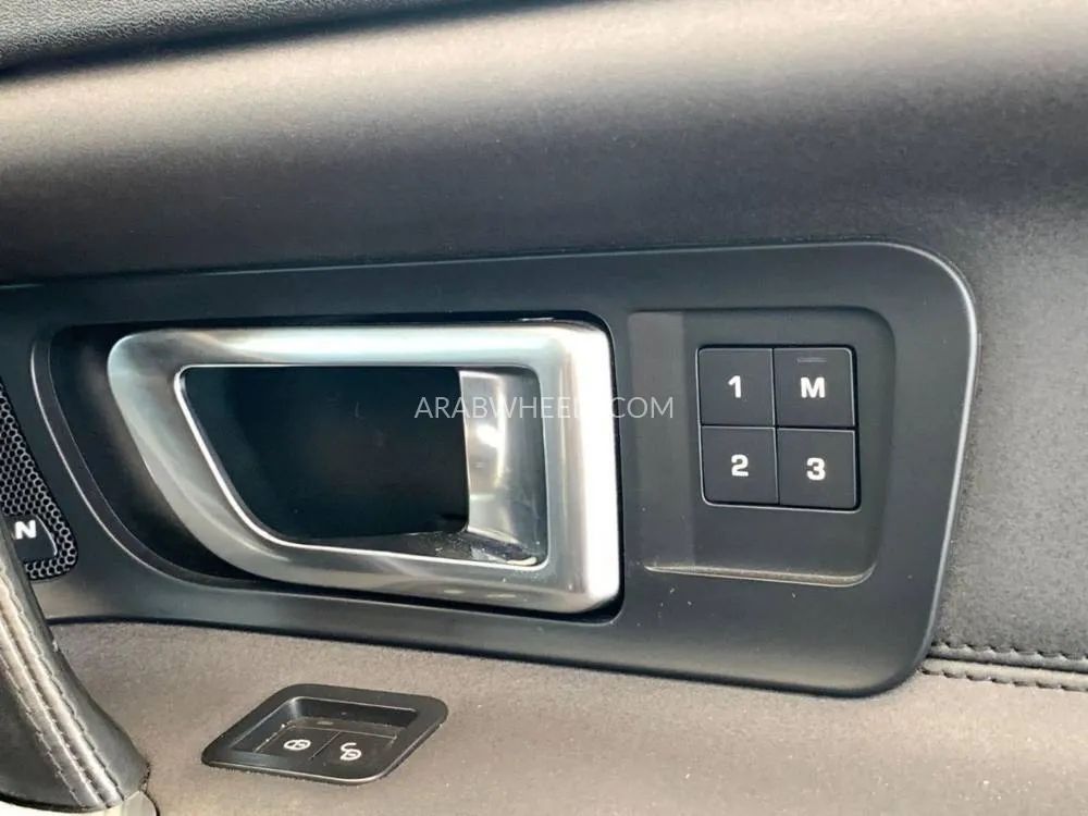 Land Rover Discovery 2016 for Sale in Dubai Image-27