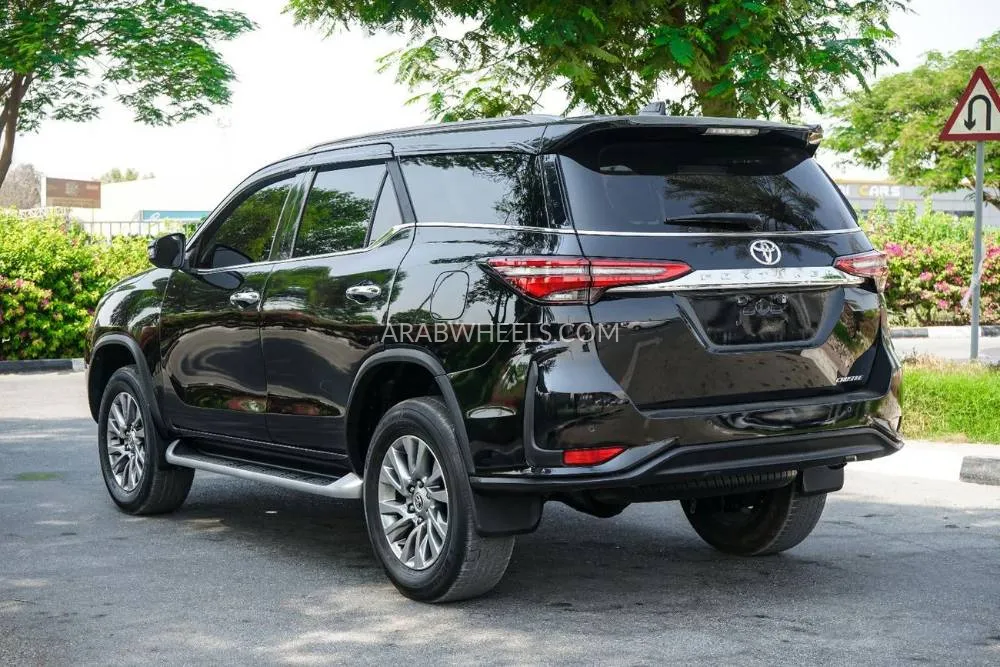 Toyota Fortuner 2022 for Sale in Dubai Image-4
