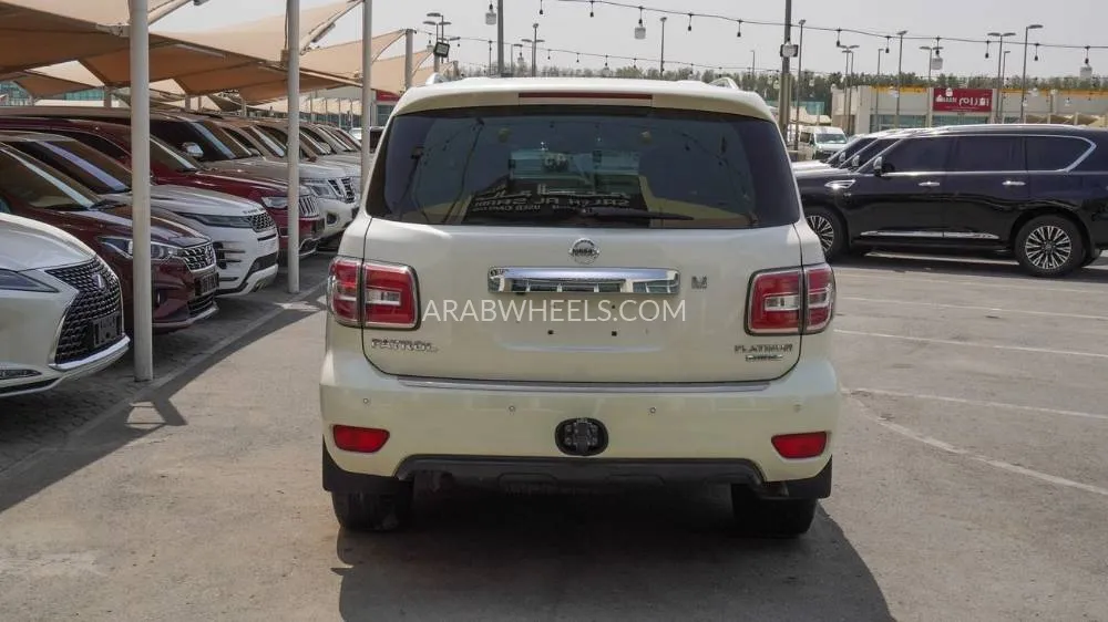 Nissan Patrol 2015 for Sale in Sharjah Image-16