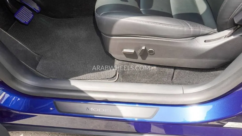 Tesla Model Y 2022 for Sale in Sharjah Image-8