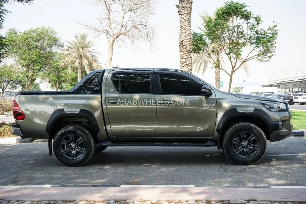 Toyota Hilux 2023 for Sale in Dubai Image-5