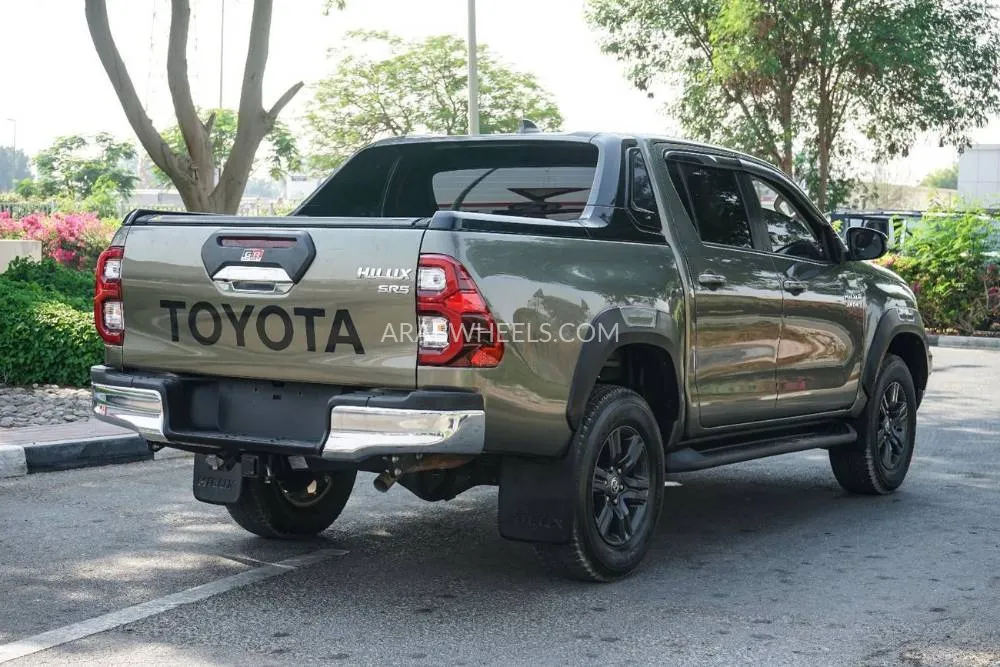 Toyota Hilux 2023 for Sale in Dubai Image-7