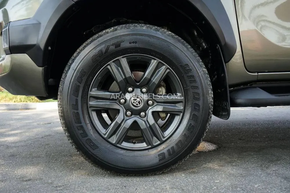 Toyota Hilux 2023 for Sale in Dubai Image-28