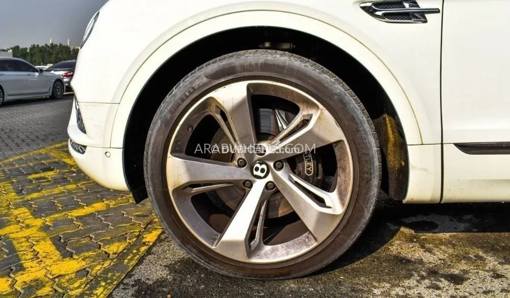 Bentley Bentayga 2017 for Sale in Sharjah Image-16