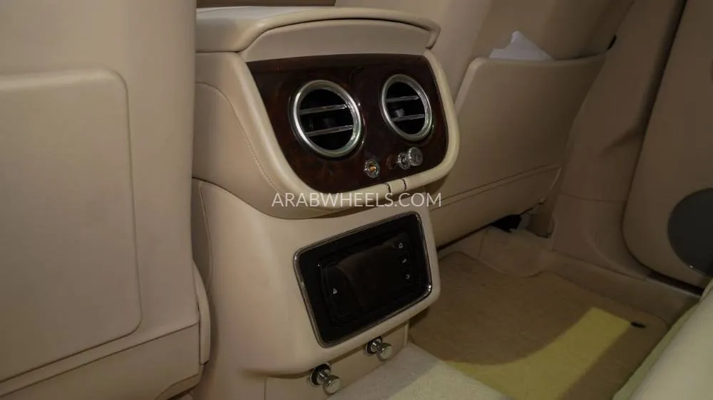 Bentley Bentayga 2017 for Sale in Sharjah Image-10