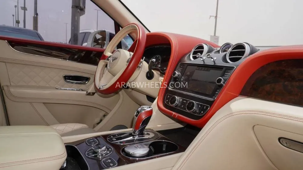 Bentley Bentayga 2017 for Sale in Sharjah Image-12