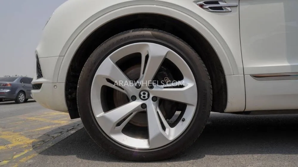 Bentley Bentayga 2017 for Sale in Sharjah Image-18