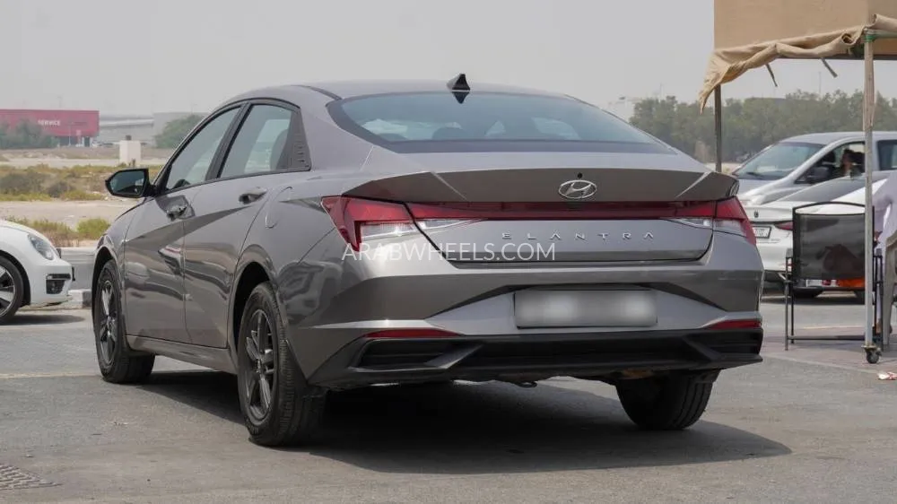 Hyundai Elantra 2023 for Sale in Sharjah Image-15