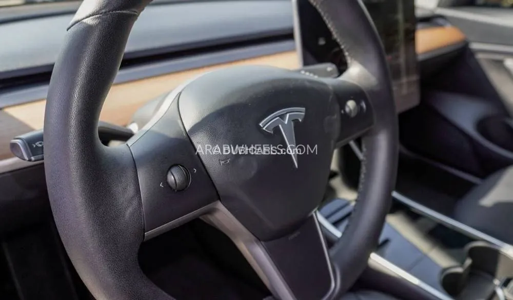 Tesla Model 3 2020 for Sale in Sharjah Image-7