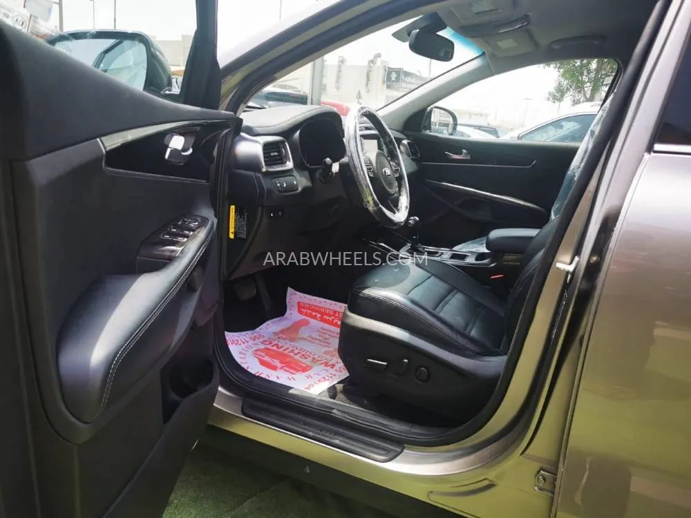 Kia Sorento 2018 for Sale in Sharjah Image-12