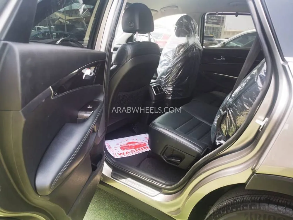 Kia Sorento 2018 for Sale in Sharjah Image-13