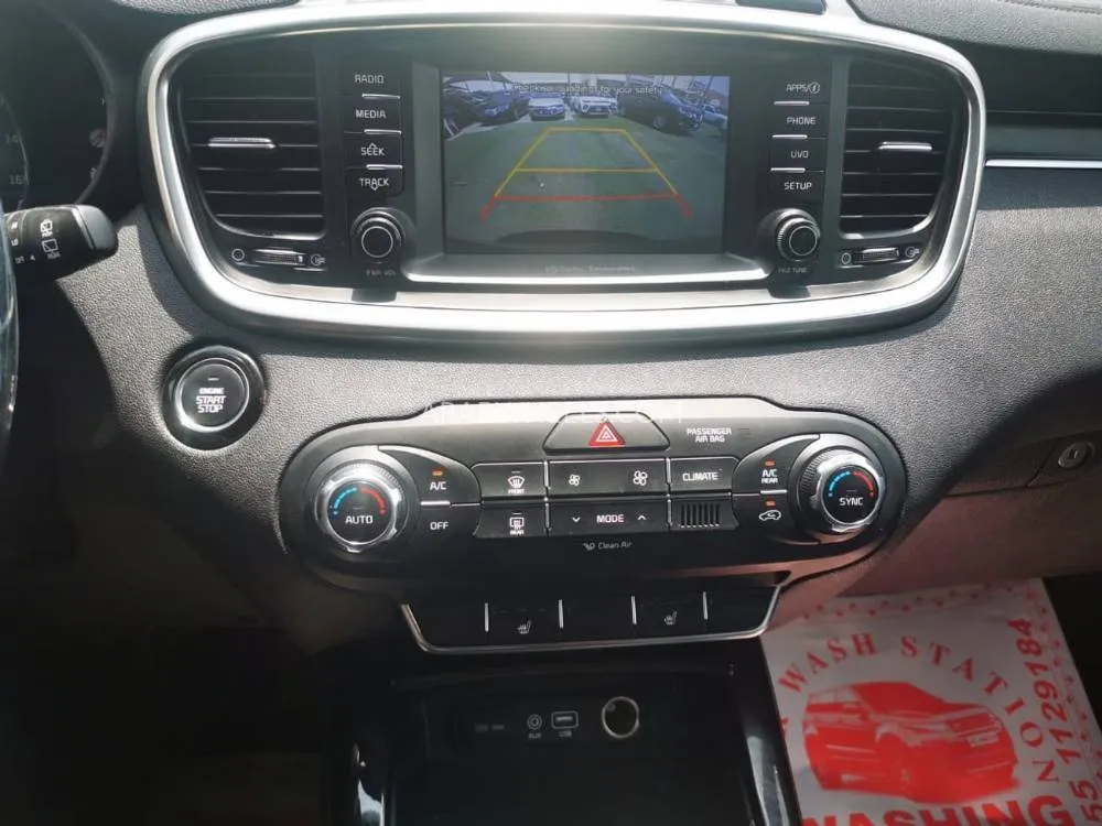 Kia Sorento 2018 for Sale in Sharjah Image-17