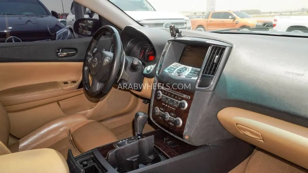 Nissan Maxima 2010 for Sale in Sharjah Image-10