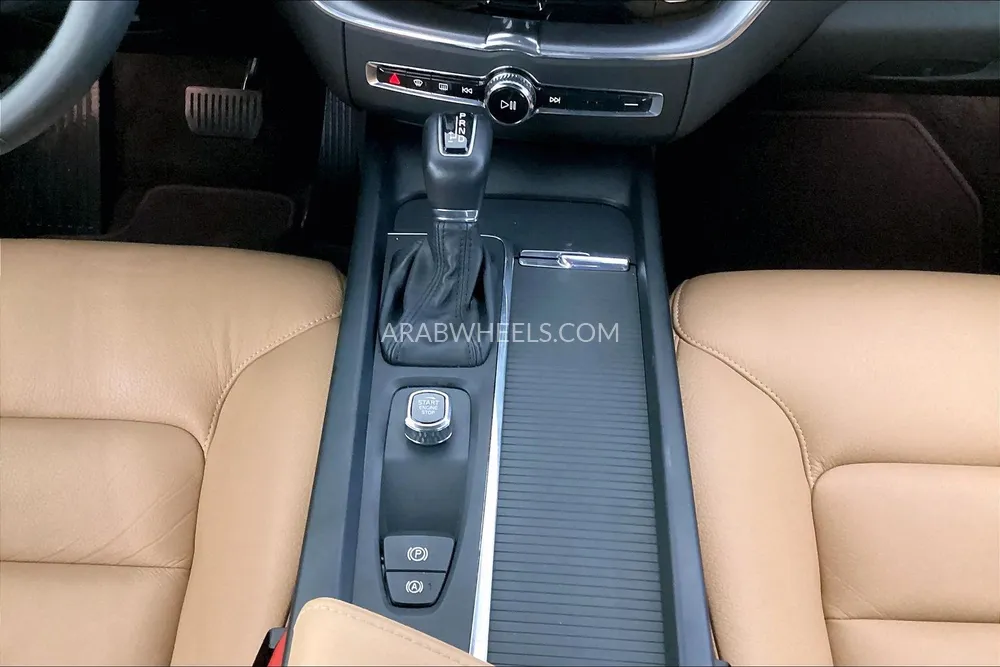فولفو إكس سي 60 2020 for Sale in دبي Image-16