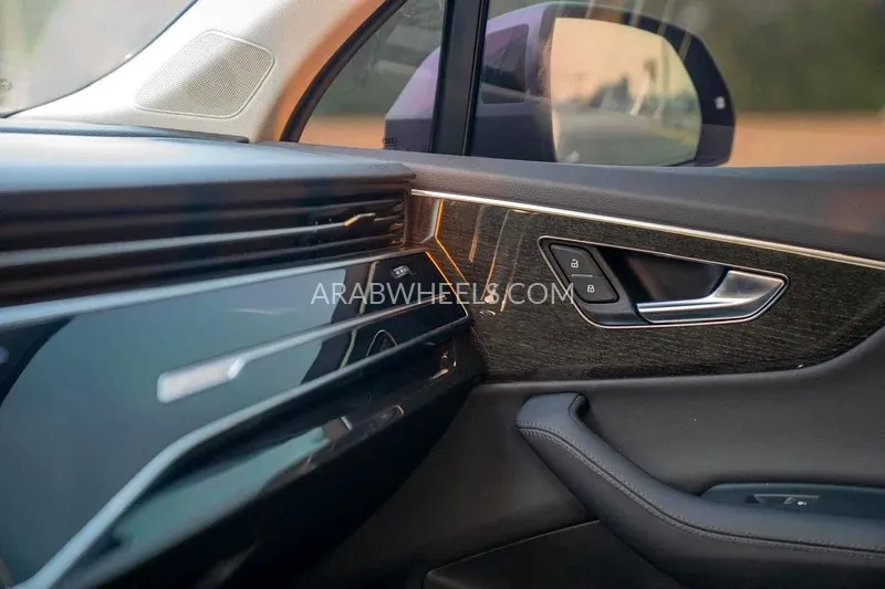 Audi Q7 2023 for Sale in Dubai Image-7