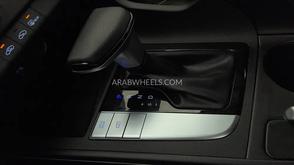 Hyundai Elantra 2023 for Sale in Dubai Image-17