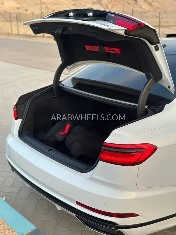 Audi A8 2021 for Sale in Abu Dhabi Image-4