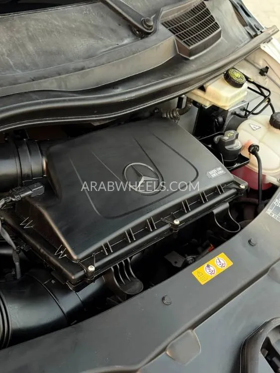 Mercedes Benz V Class 2018 for Sale in Abu Dhabi Image-4