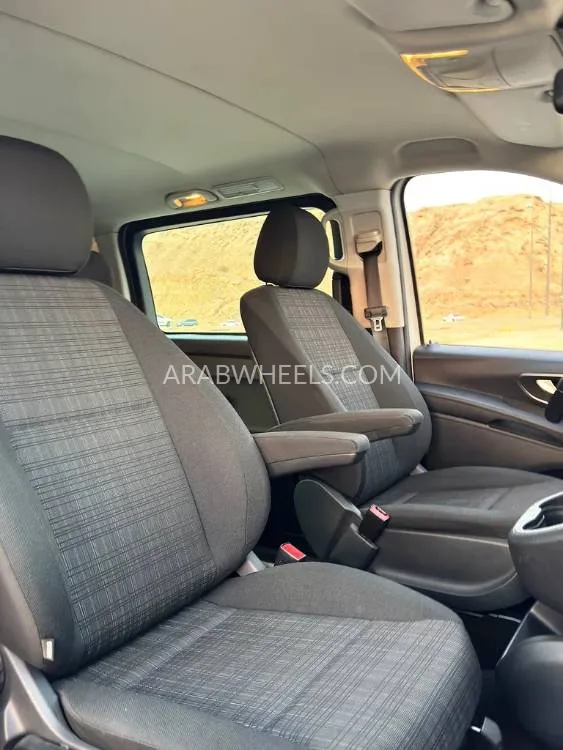 Mercedes Benz V Class 2018 for Sale in Abu Dhabi Image-16