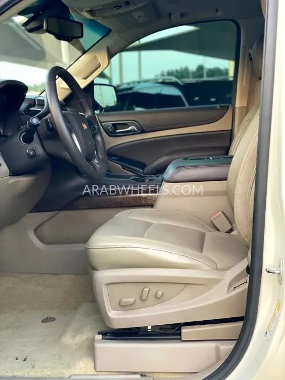 Chevrolet Tahoe 2015 for Sale in Sharjah Image-2