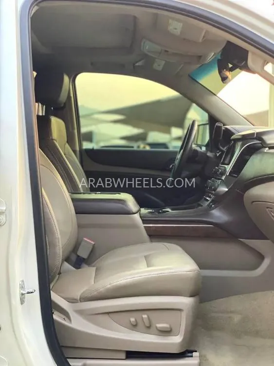 Chevrolet Tahoe 2015 for Sale in Sharjah Image-6
