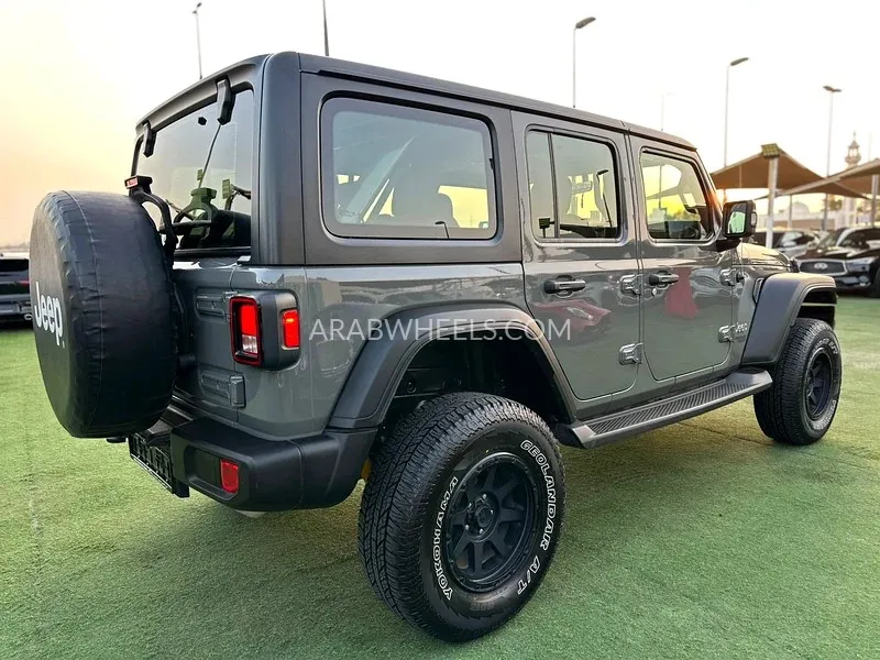 جيب رانجلر 2019 for Sale in الشارقة Image-18