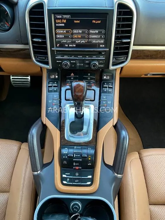 Porsche Cayenne 2013 for Sale in Sharjah Image-1