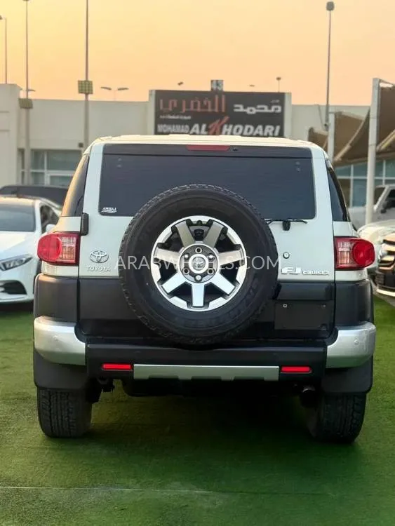 Toyota FJ Cruiser 2023 for Sale in Sharjah Image-2