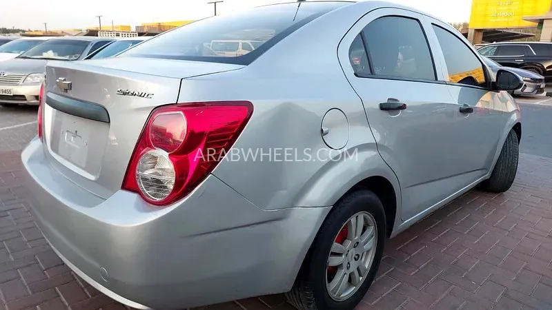 Chevrolet Sonic 2014 for Sale in Sharjah Image-6