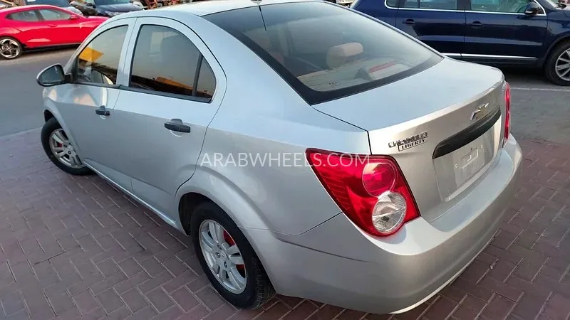 Chevrolet Sonic 2014 for Sale in Sharjah Image-9