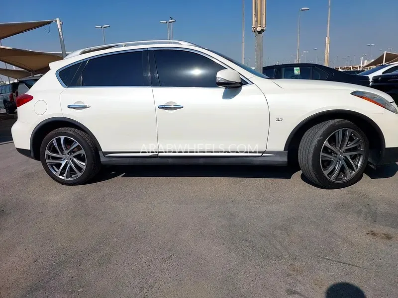 Infiniti QX50 2017 for Sale in Sharjah Image-3