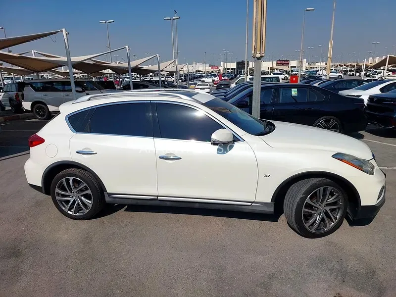 Infiniti QX50 2017 for Sale in Sharjah Image-4