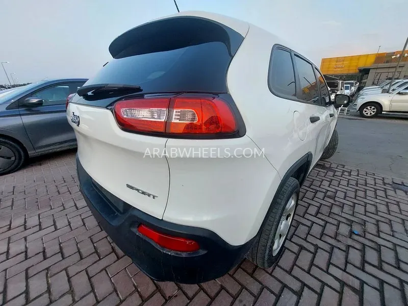 جيب شيروكي 2017 for Sale in الشارقة Image-6