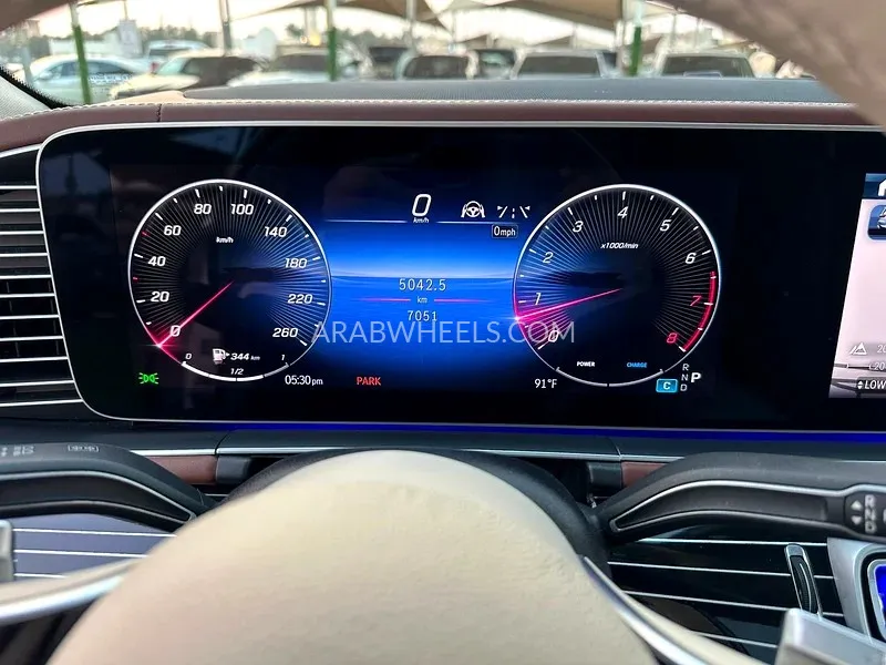 مرسيدس بنز GLS 2024 for Sale in الشارقة Image-6