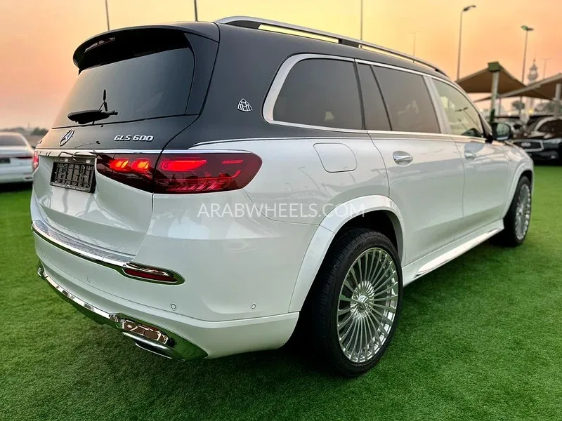 مرسيدس بنز GLS 2024 for Sale in الشارقة Image-7