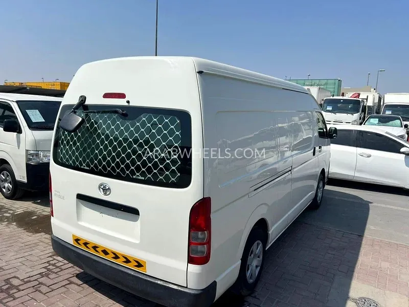 Toyota Hiace 2020 for Sale in Sharjah Image-7
