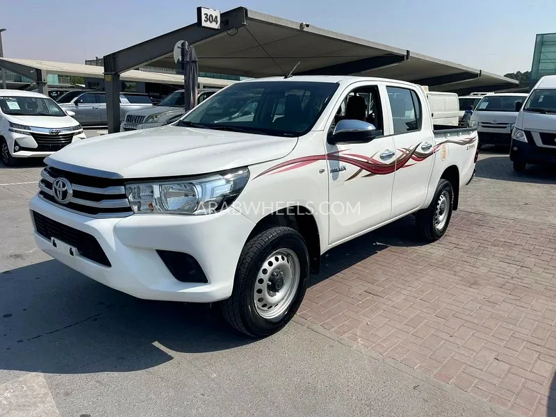 Toyota Hilux 2021 for Sale in Sharjah Image-3