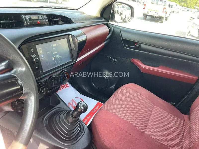 Toyota Hilux 2021 for Sale in Sharjah Image-9