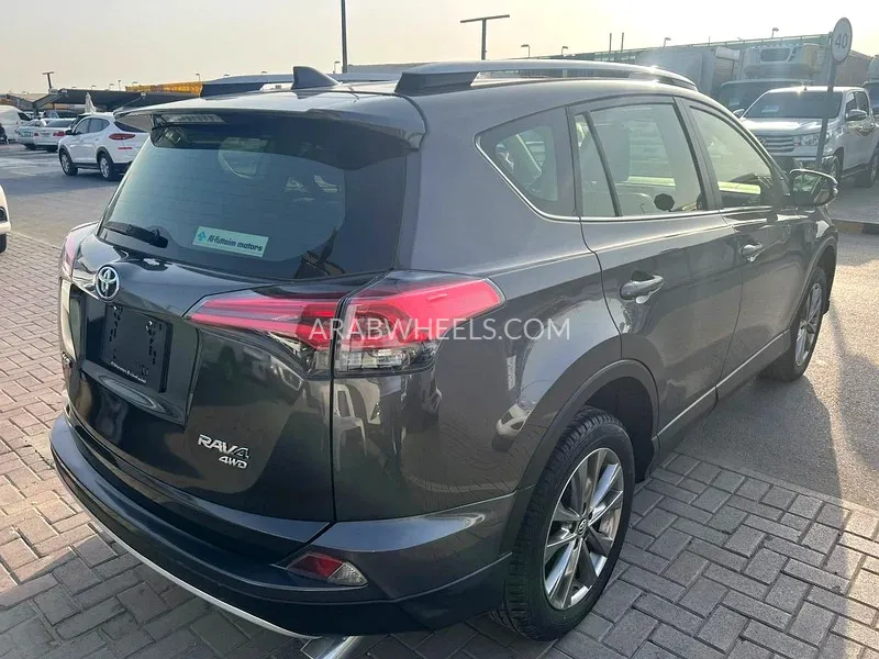 Toyota Rav4 2018 for Sale in Sharjah Image-8